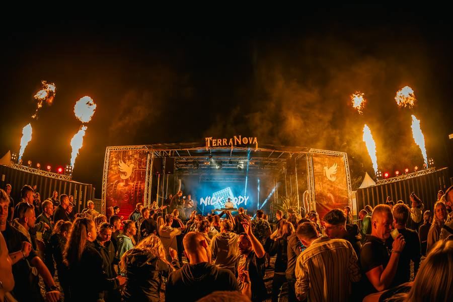 TerraNova Festival Bühne mit Feuershow
