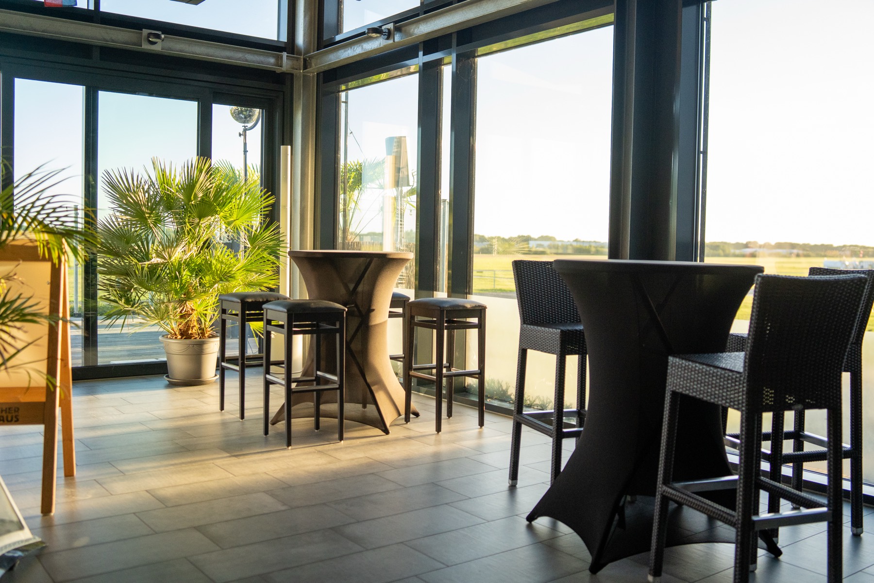 After Work Party – Crowd am Flugplatz Rotenburg