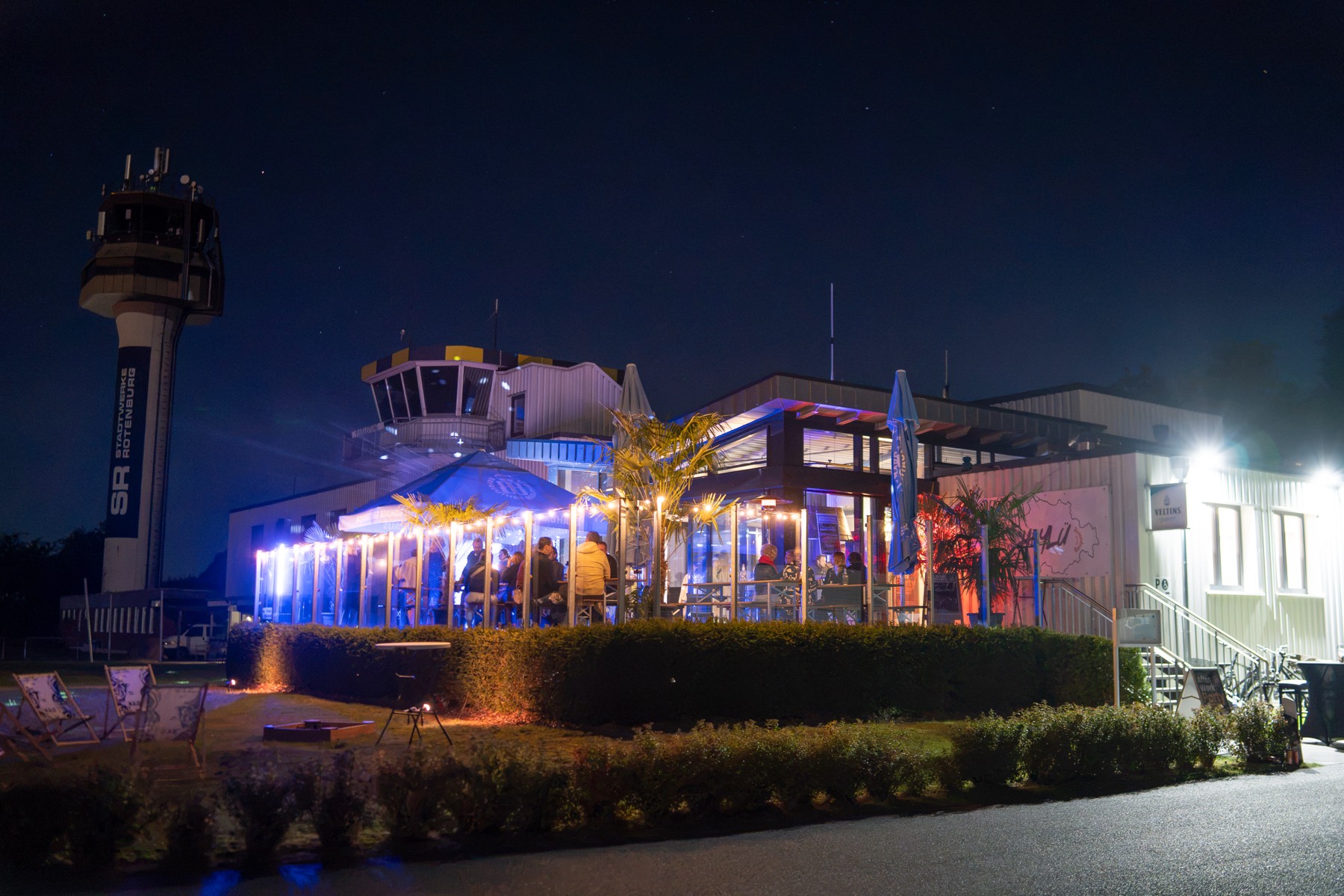 After Work Party am Flugplatz Rotenburg – Gäste feiern